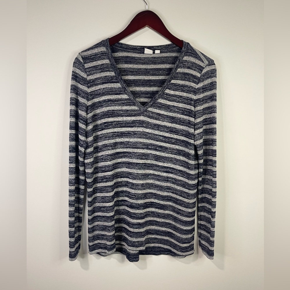 GAP black and White Striped V-Neck Top